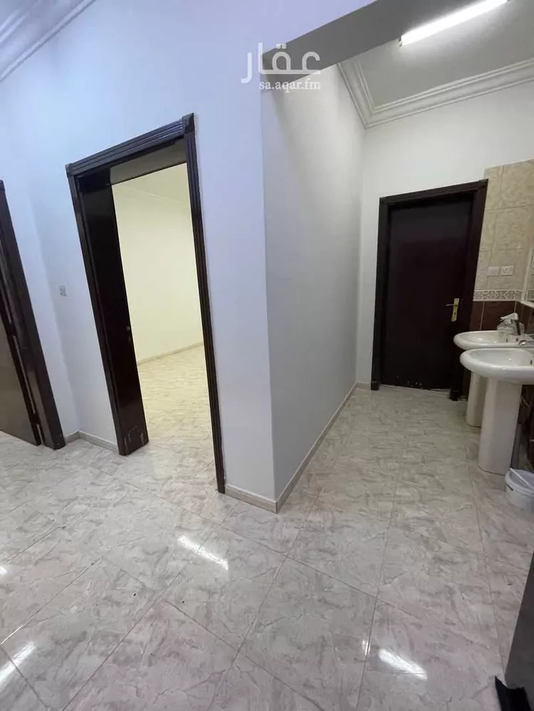 عمارة للإيجار في شارع عبدالرحمن بن قاسم, حي عكاظ, مدينة الرياض, منطقة الرياض صورة 2