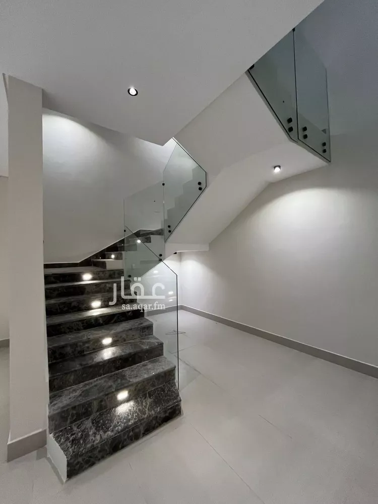 فيلا للبيع في شارع خلف الأحمر, حي المهدية, مدينة الرياض, منطقة الرياض صورة 3
