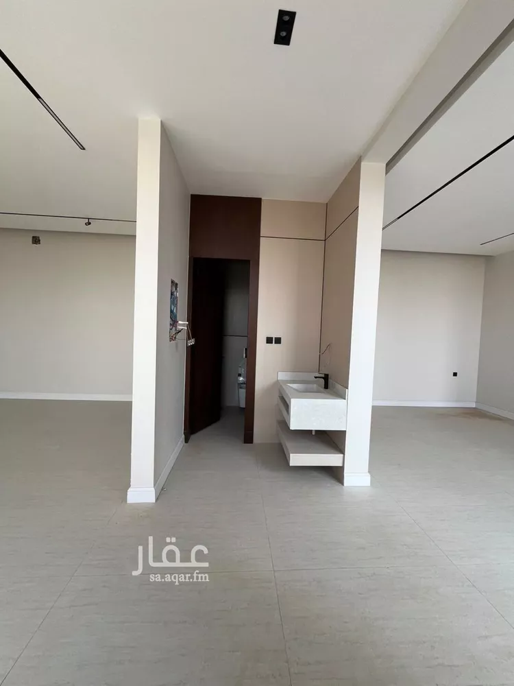 فيلا للبيع في شارع أبي الشيخ الأصبهاني, حي المهدية, مدينة الرياض, منطقة الرياض 9