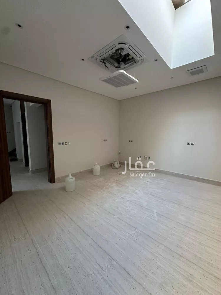 فيلا للبيع في شارع أحمد بن نبهان الحافظ, حي المهدية, مدينة الرياض, منطقة الرياض صورة 4