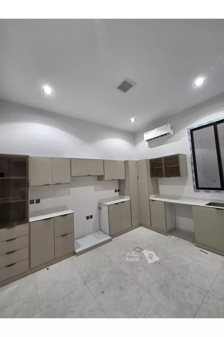 Floor for Rent in Riyadh Ar Rimal 4