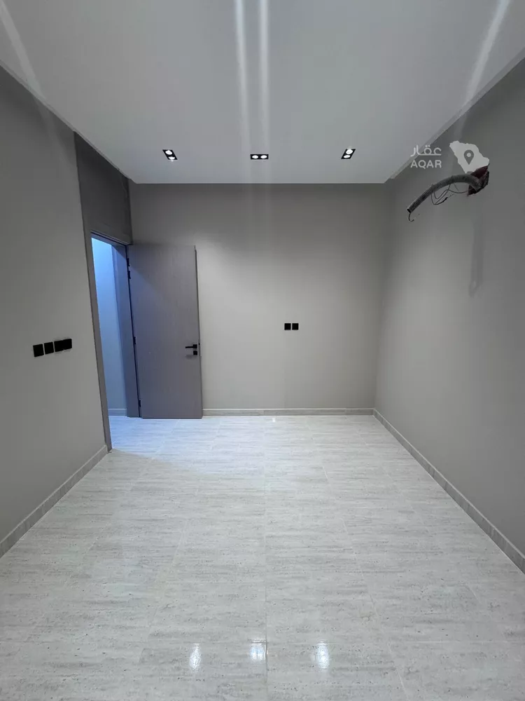 Floor for Sale in Jazan As Suways 15