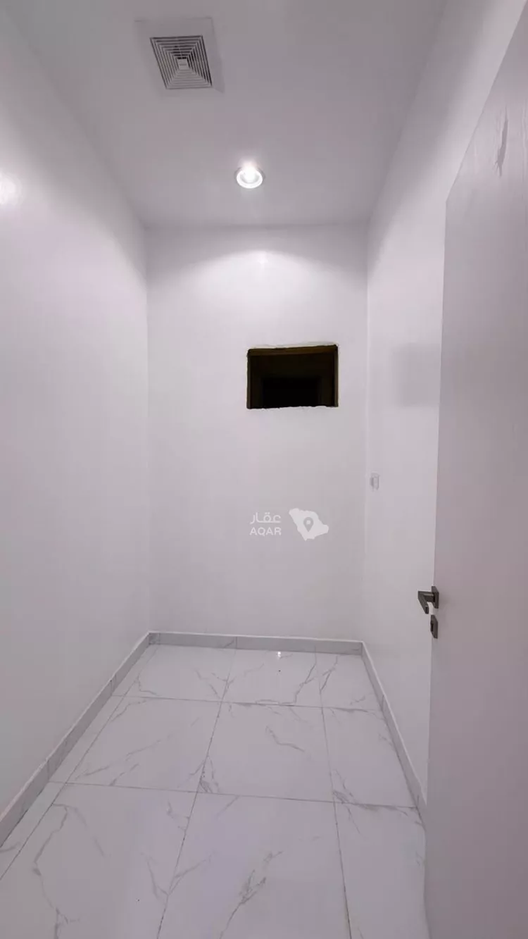 Floor for Sale in Jazan As Suways 15