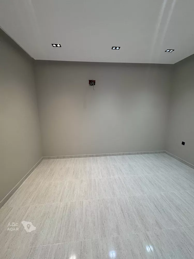 Floor for Sale in Jazan As Suways 18