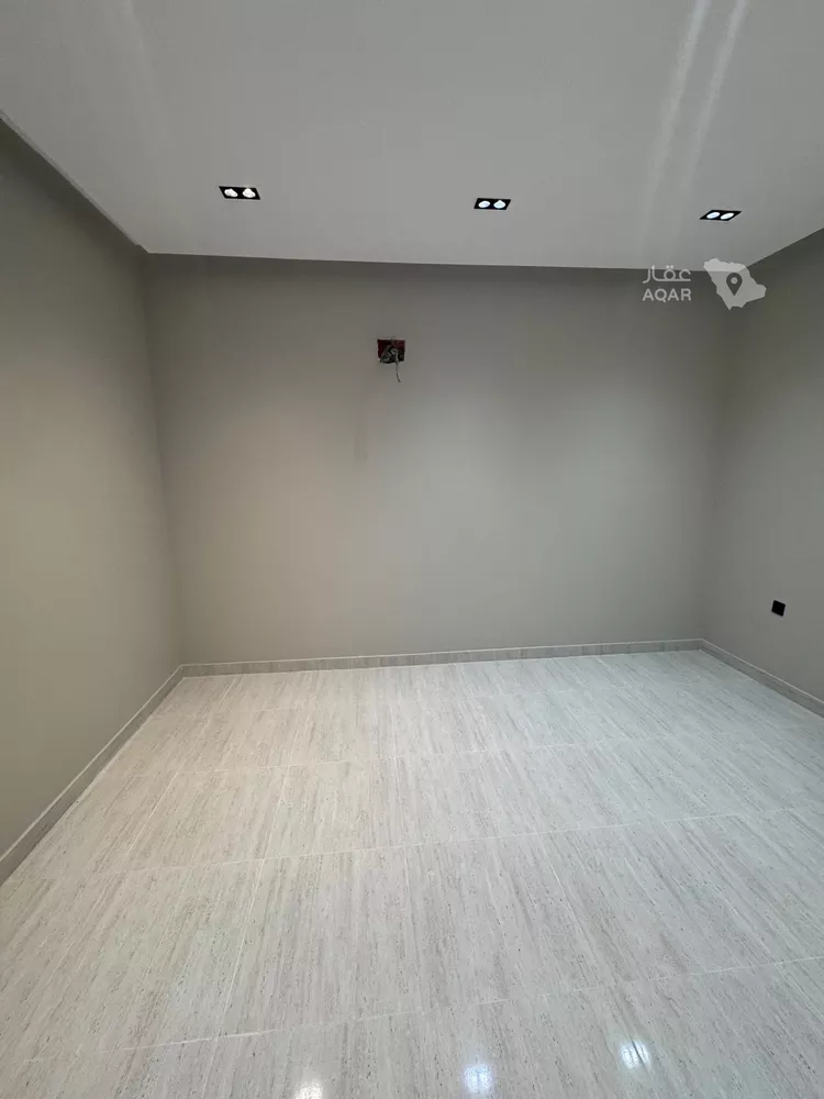 Floor for Sale in Jazan As Suways 17