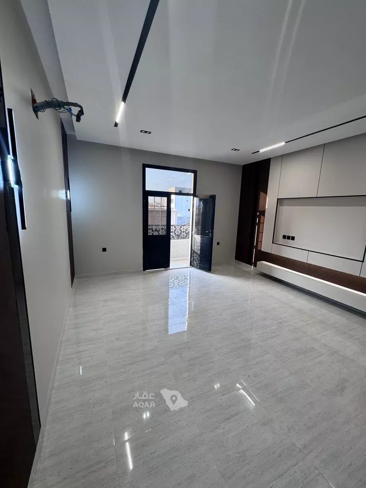 Floor for Sale in Jazan As Suways 16