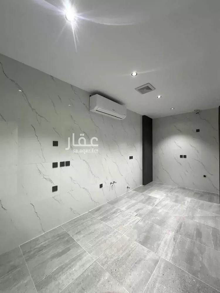شقة للبيع في شارع الامير احمد ابن عبدالعزيز, حي مدينة العمال, مدينة الخبر, المنطقة الشرقية 8