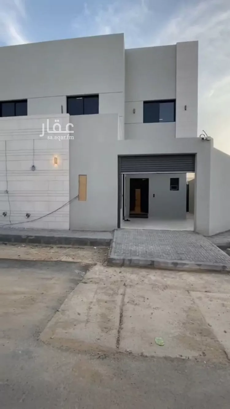 فيلا للبيع في شارع زياد الغفاري, حي السويدي, مدينة الرياض, منطقة الرياض صورة 2