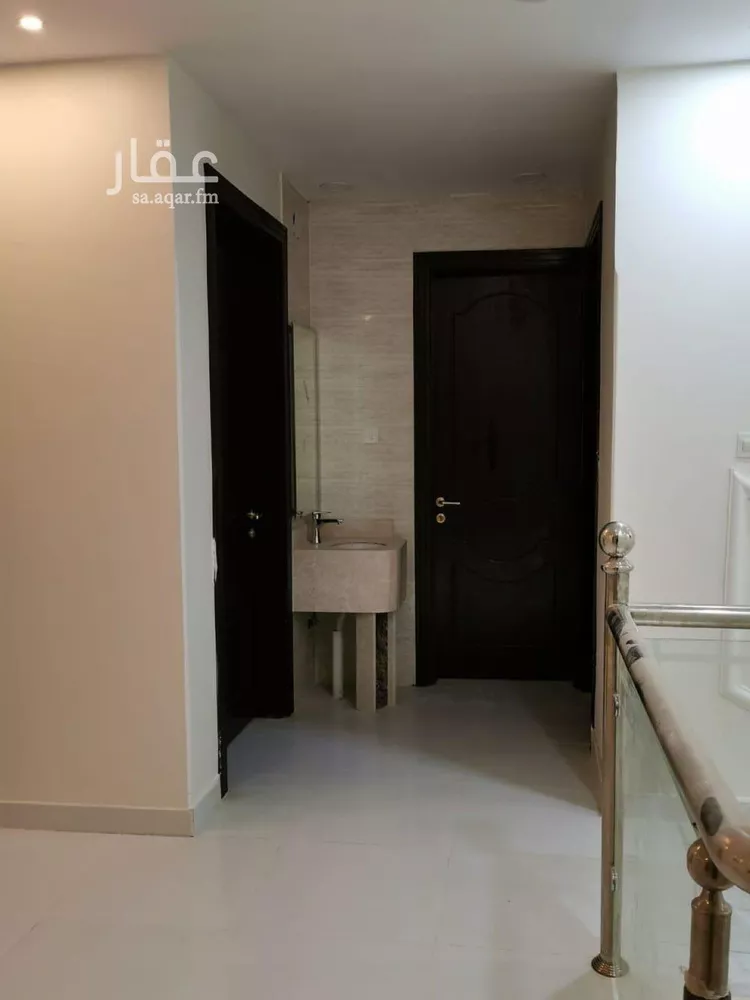 فيلا للبيع في شارع أحمد بن محمد العتابي, حي المهدية, مدينة الرياض, منطقة الرياض صورة 2