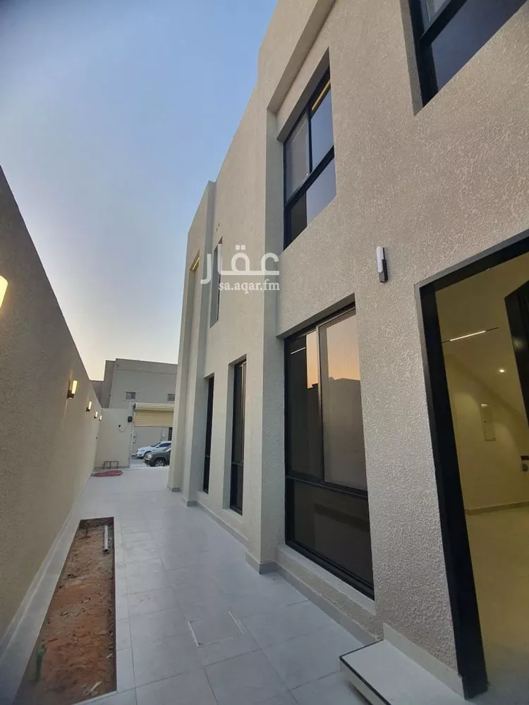 فيلا للبيع في شارع محمد الحصري, حي المصيف, مدينة عنيزة, منطقة القصيم صورة 3