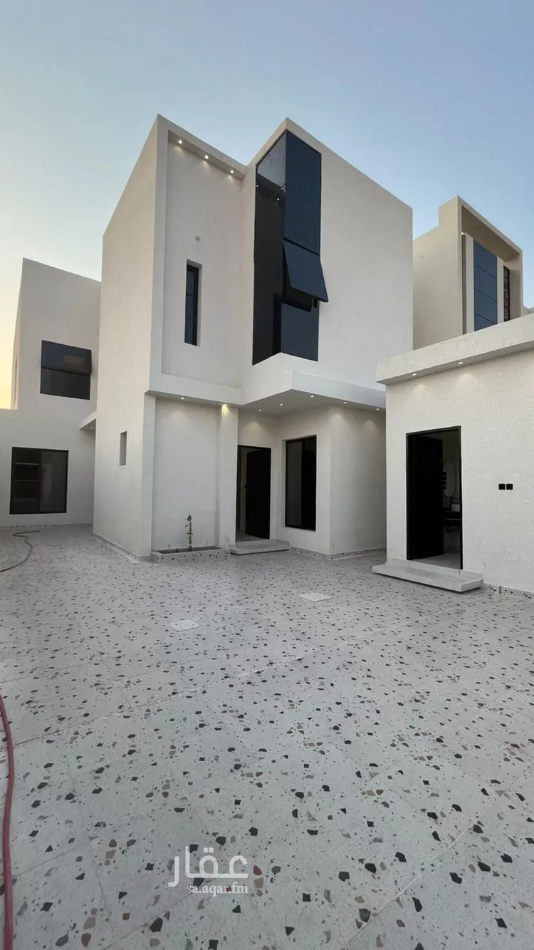 فيلا للبيع في شارع صالح بن احمد الخريصي, حي العونية, مدينة عنيزة, منطقة القصيم صورة 2