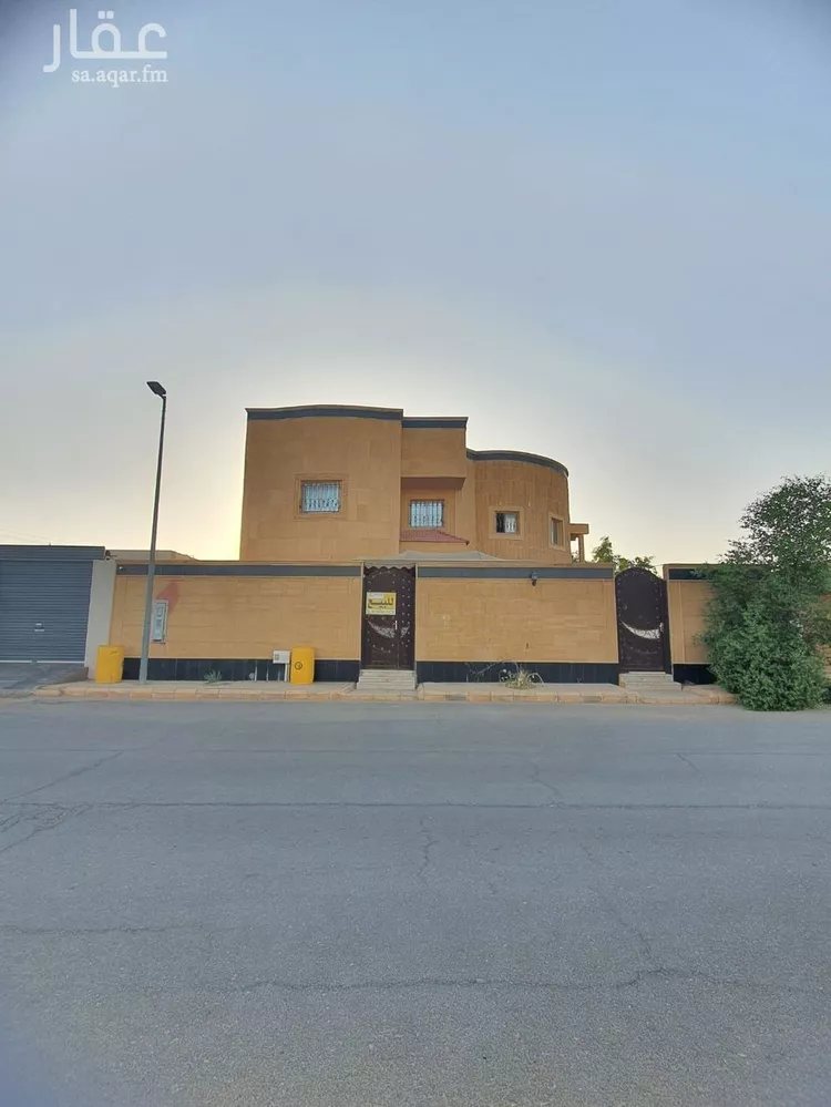فيلا للبيع في شارع الحسن بن البنا, حي المصيف, مدينة عنيزة, منطقة القصيم صورة 2