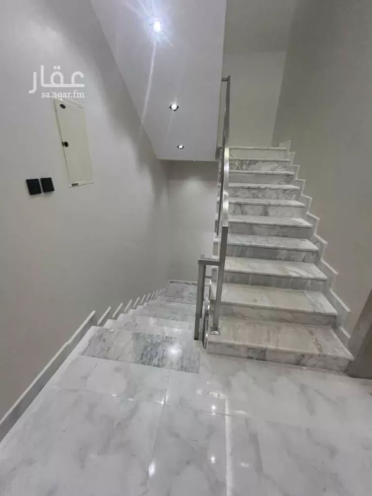 فيلا للبيع في شارع طريق السفير الشبيلي, حي الملك خالد, مدينة عنيزه, منطقة القصيم صورة 5