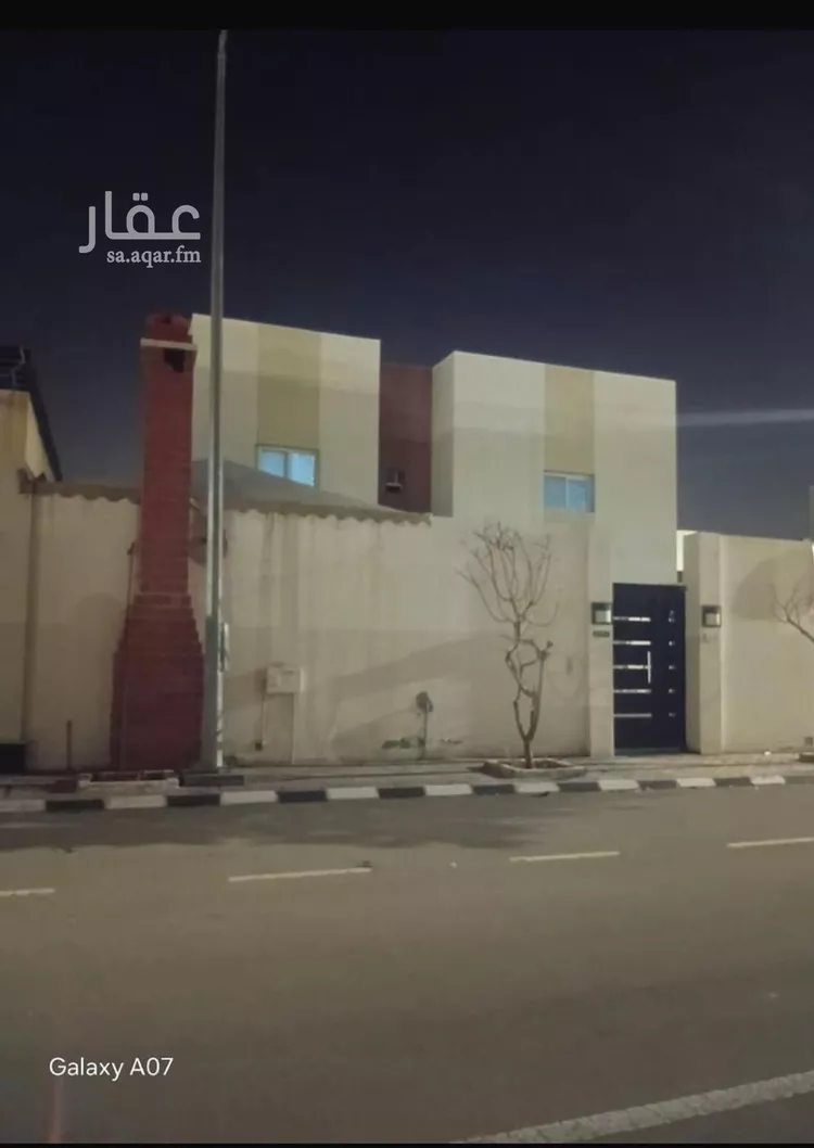 فيلا للبيع في شارع محمد بن حذيفة, حي البستان, مدينة عنيزة, منطقة القصيم صورة 3