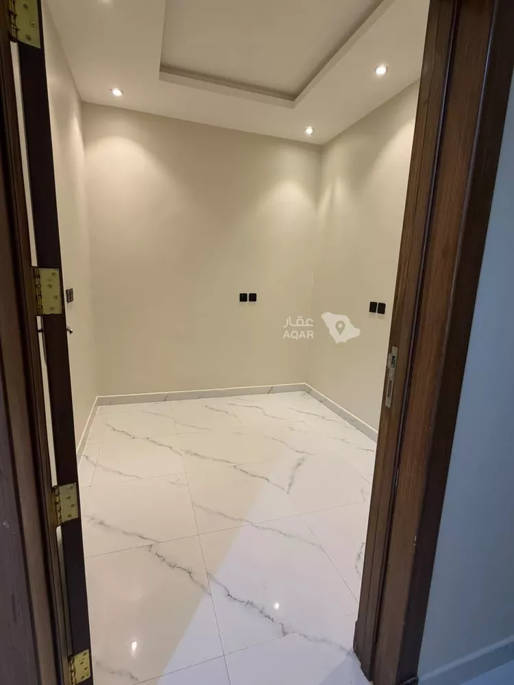 Floor for Rent in Riyadh Al Mahdiyah 7