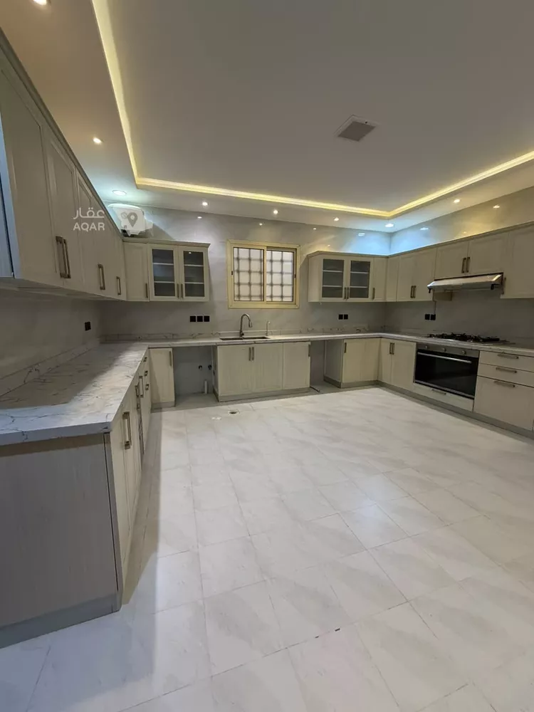 Floor for Rent in Riyadh Al Mahdiyah 5