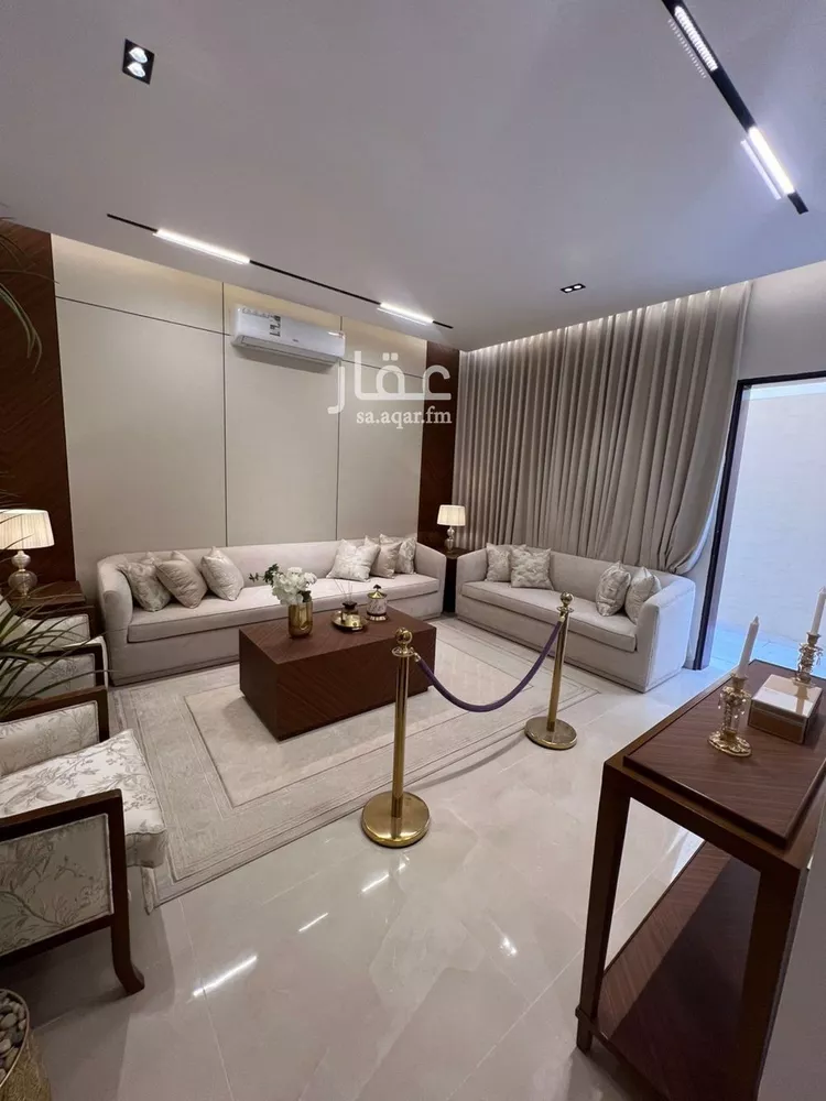 Floor for Sale in Riyadh Okaz 7
