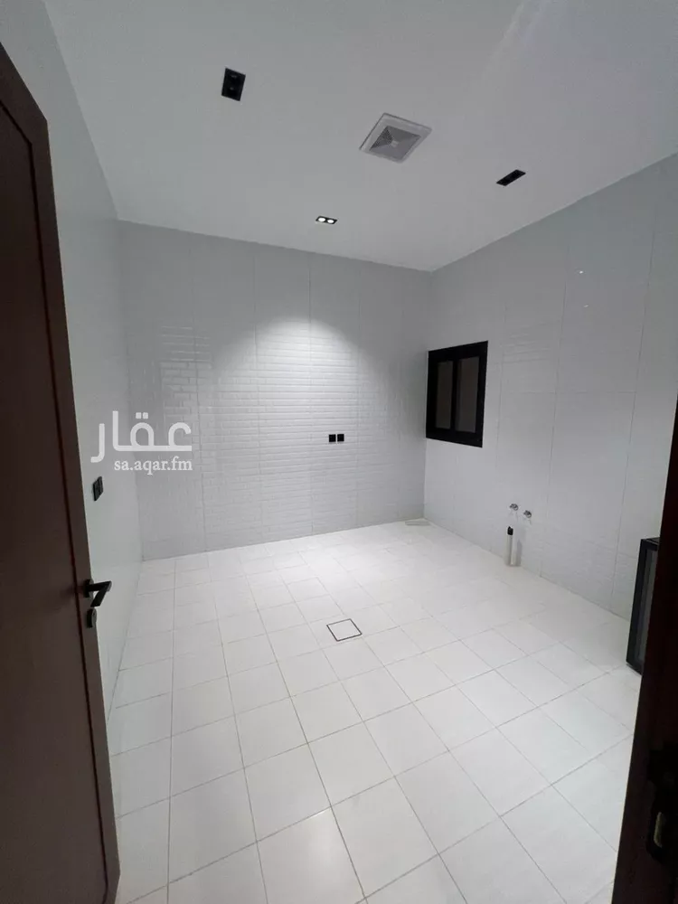 دور للبيع في شارع أبان بن صالح, حي عكاظ, مدينة الرياض, منطقة الرياض صورة 4