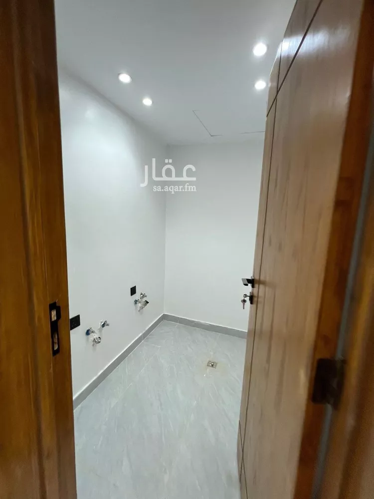 فيلا للبيع في شارع عبيدالله الهذلي, حي عكاظ, مدينة الرياض, منطقة الرياض 13