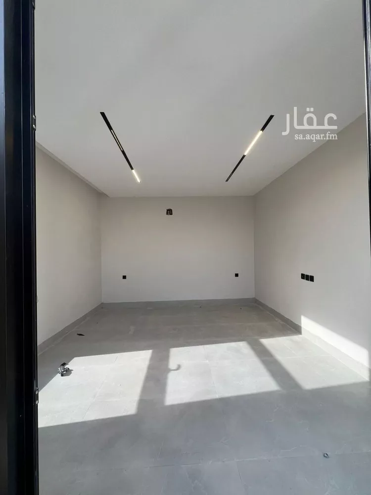 فيلا للبيع في شارع عبداللطيف بن المبارك, حي المهدية, مدينة الرياض, منطقة الرياض صورة 3