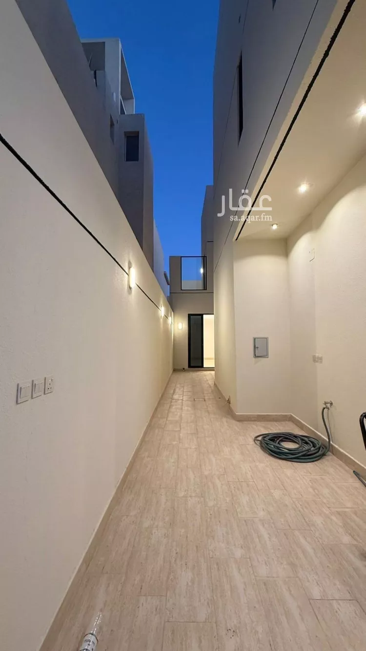فيلا للبيع في شارع عبداللطيف بن المبارك, حي المهدية, مدينة الرياض, منطقة الرياض صورة 2