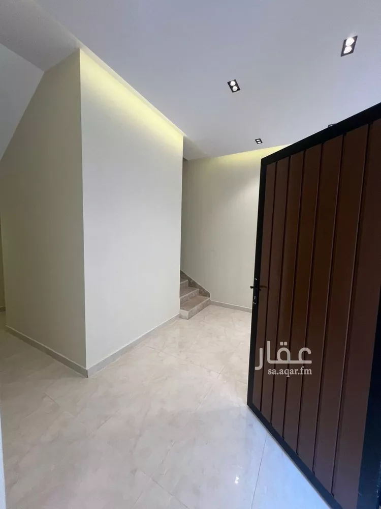 فيلا للبيع في شارع عبداللطيف بن المبارك, حي المهدية, مدينة الرياض, منطقة الرياض صورة 2