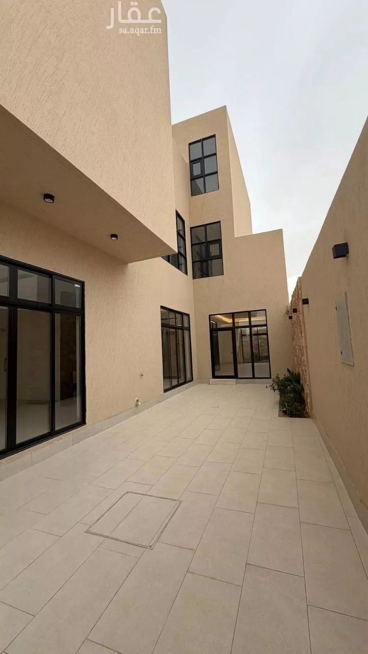 فيلا للبيع في شارع أبي نزار الصنعاني اليمني, حي المهدية, مدينة الرياض, منطقة الرياض صورة 2
