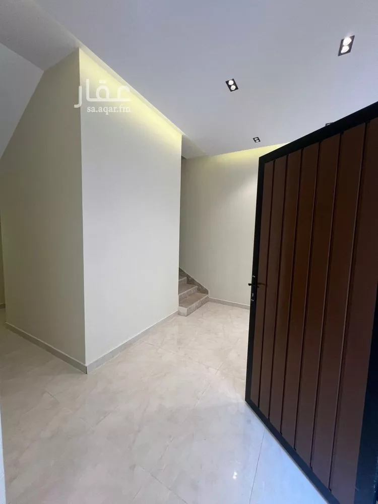 فيلا للبيع في شارع عبداللطيف بن المبارك, حي المهدية, مدينة الرياض, منطقة الرياض صورة 2
