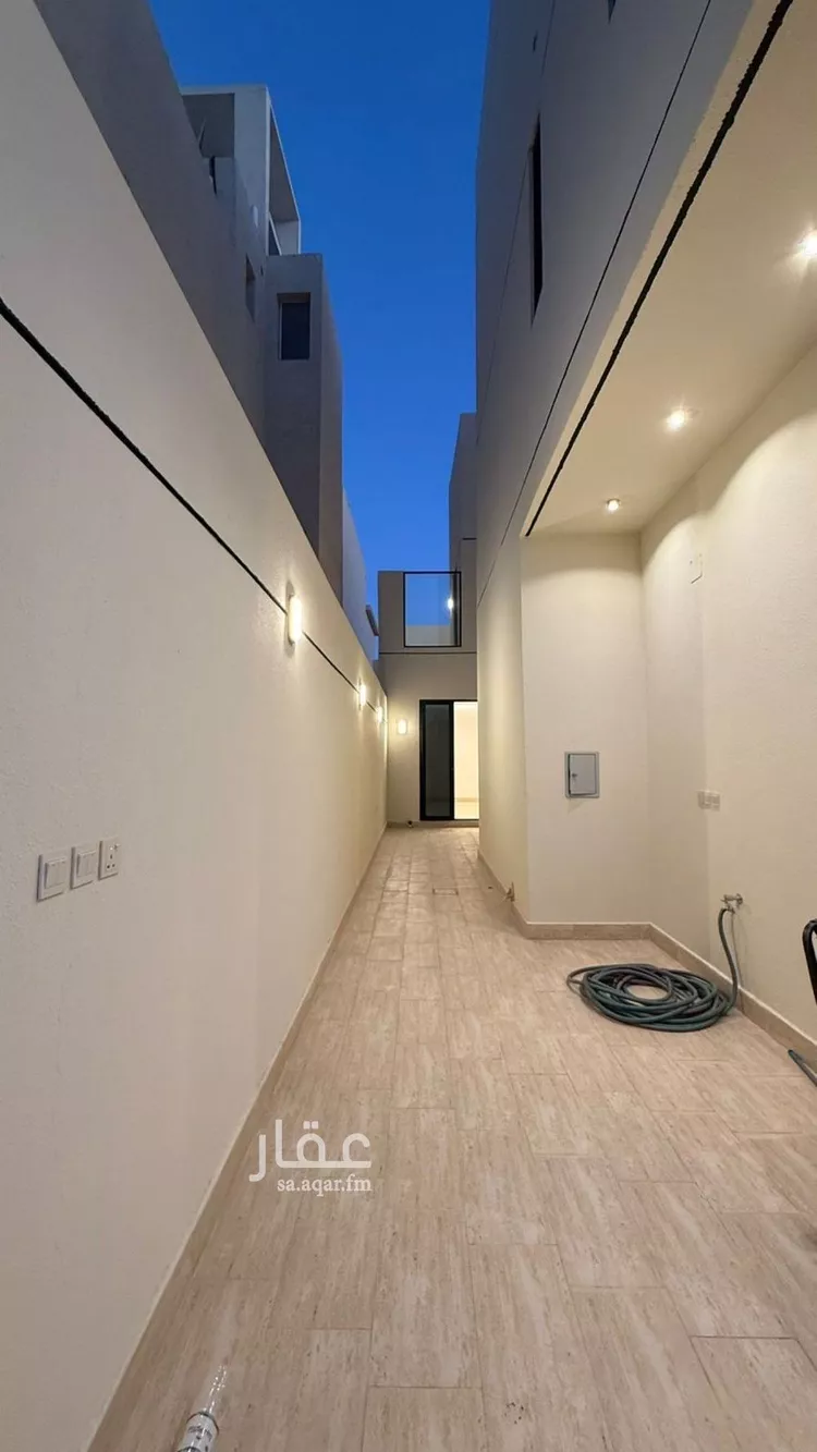 فيلا للبيع في شارع عبداللطيف بن المبارك, حي المهدية, مدينة الرياض, منطقة الرياض صورة 2