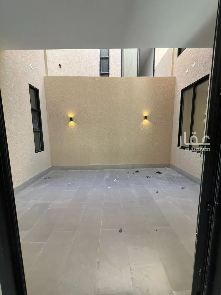 فيلا للبيع في شارع عبداللطيف بن المبارك, حي المهدية, مدينة الرياض, منطقة الرياض صورة 2