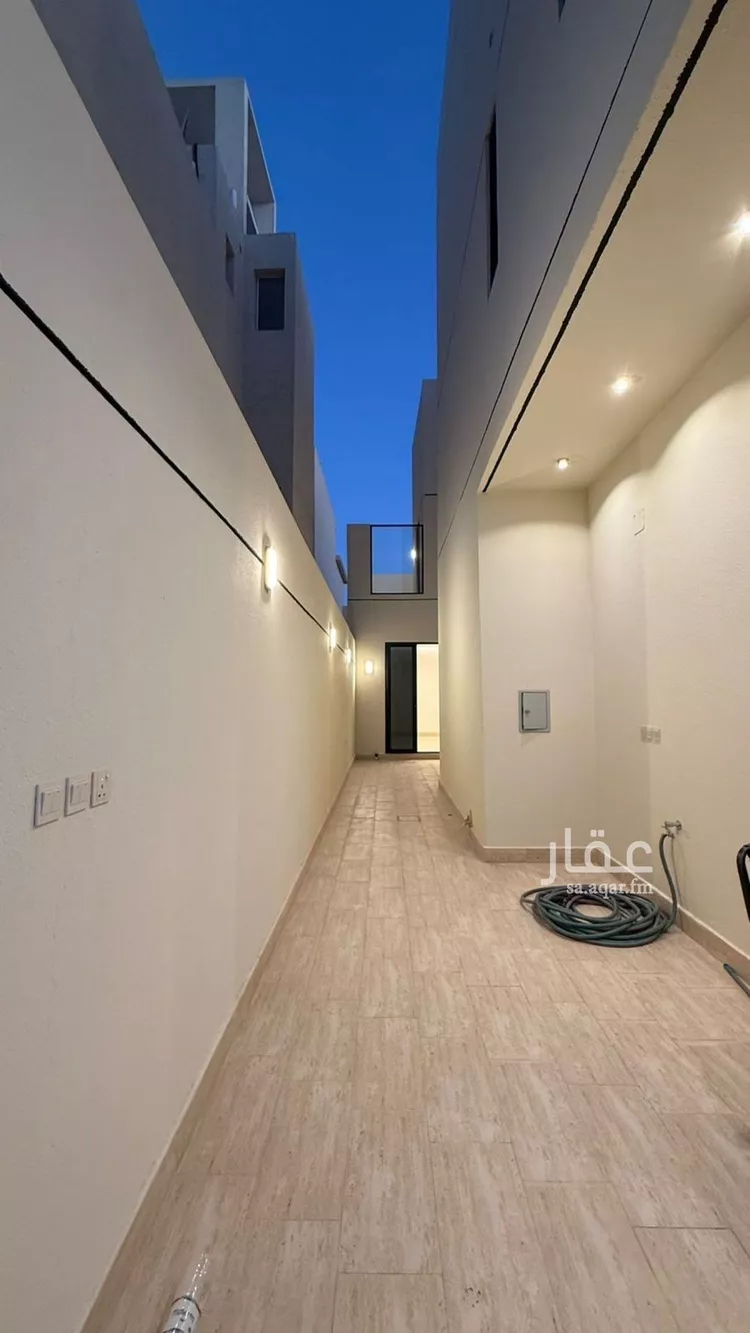 فيلا للبيع في شارع عبداللطيف بن المبارك, حي المهدية, مدينة الرياض, منطقة الرياض صورة 2