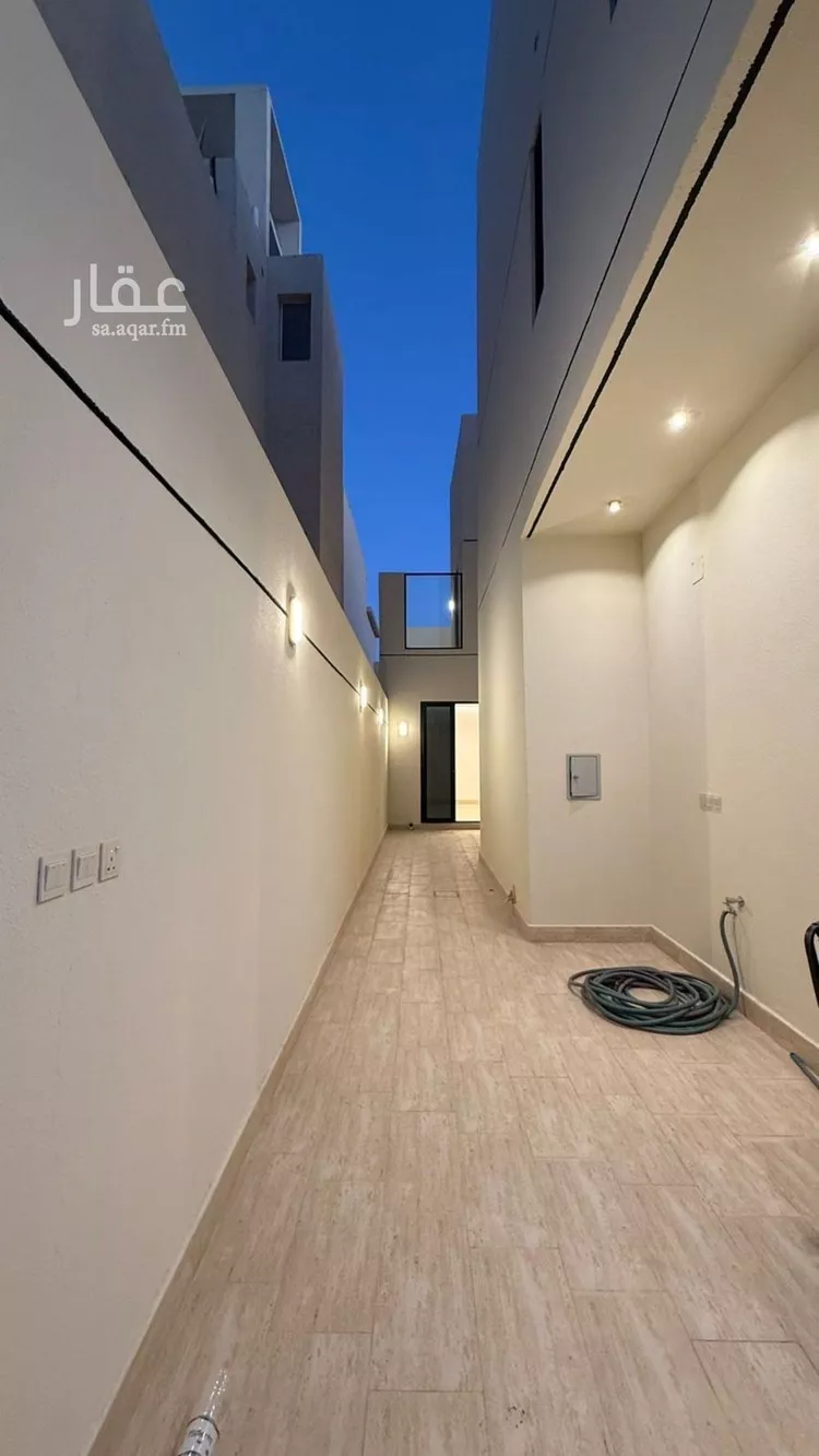 فيلا للبيع في شارع عبداللطيف بن المبارك, حي المهدية, مدينة الرياض, منطقة الرياض صورة 2