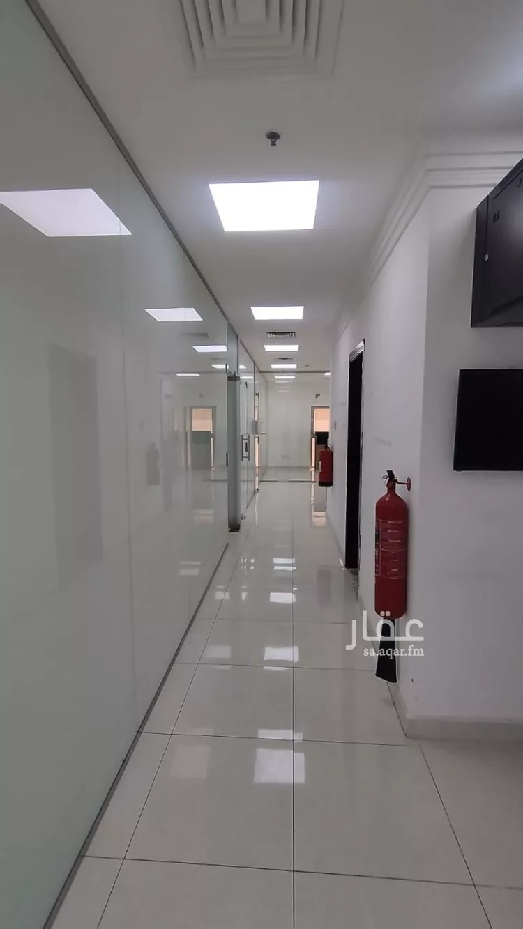 مكتب تجاري للإيجار في شارع الامير تركي, حي الكورنيش, مدينة الخبر, المنطقة الشرقية صورة 4