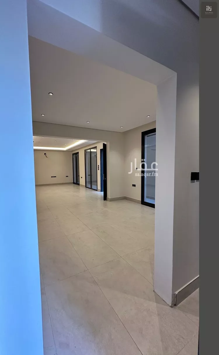 دور للبيع في شارع رقم 17, حي الملك عبدالله, مدينة الرياض, منطقة الرياض صورة 2