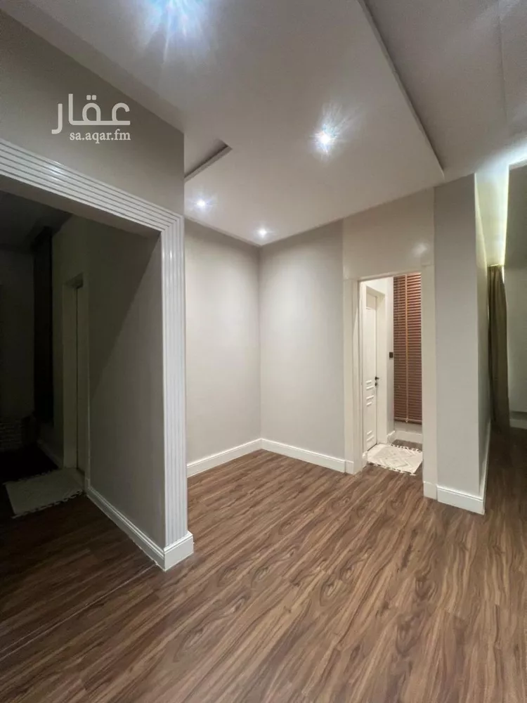 فيلا للبيع في شارع ابن عمر الدقاق, حي المهدية, مدينة الرياض, منطقة الرياض 10