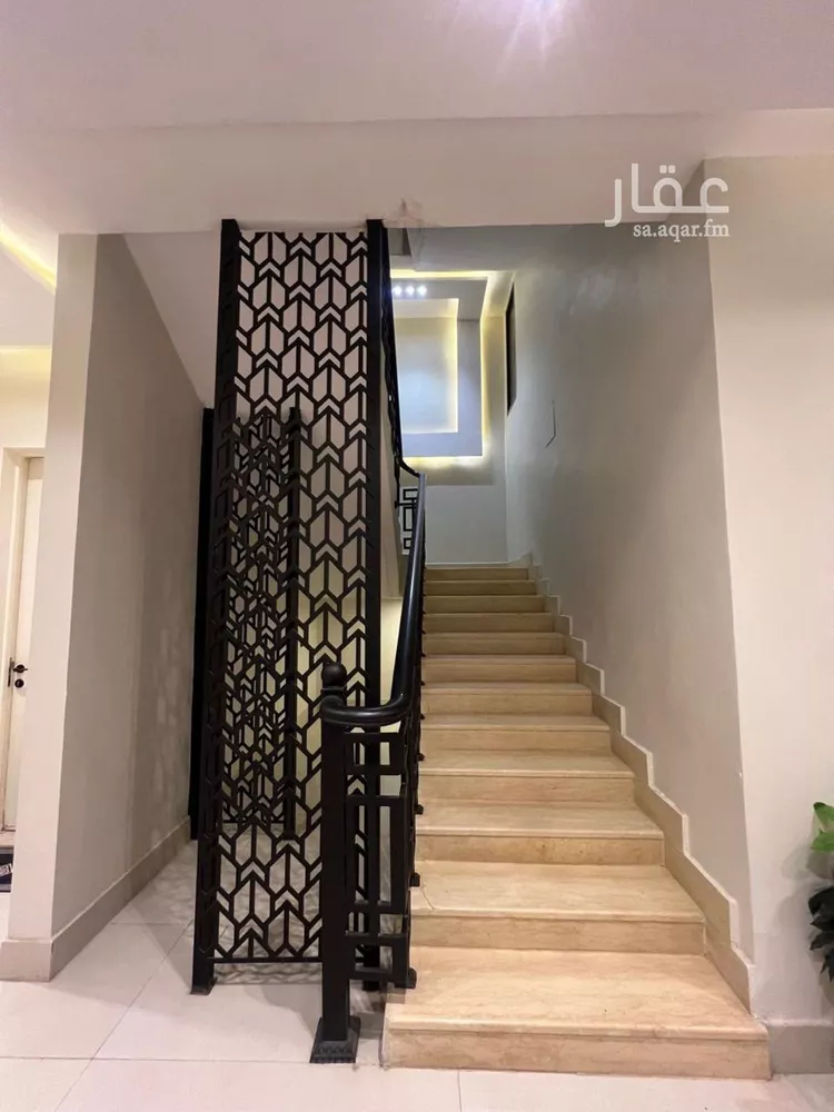 فيلا للبيع في شارع ابن عمر الدقاق, حي المهدية, مدينة الرياض, منطقة الرياض 16