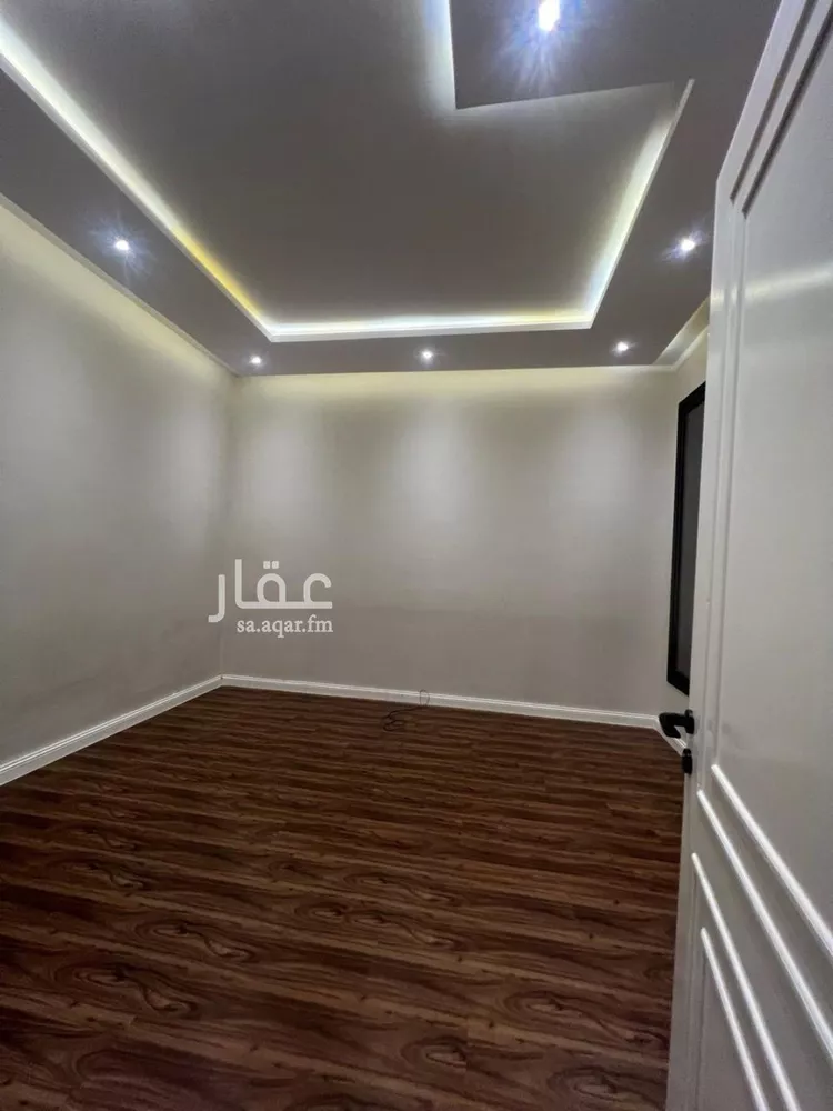فيلا للبيع في شارع ابن عمر الدقاق, حي المهدية, مدينة الرياض, منطقة الرياض 13