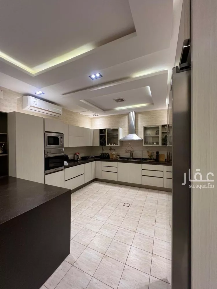 فيلا للبيع في شارع ابن عمر الدقاق, حي المهدية, مدينة الرياض, منطقة الرياض 8