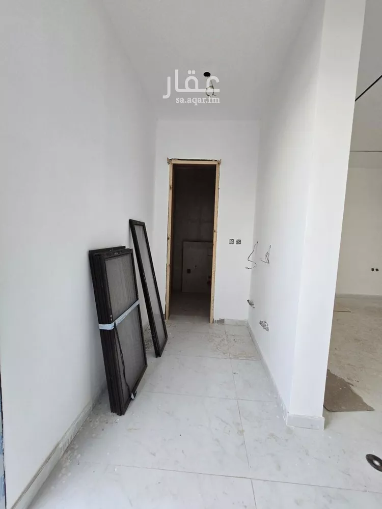 فيلا للبيع في شارع علي بن عبدالكريم, حي إشبيلية, مدينة الرياض, منطقة الرياض صورة 2