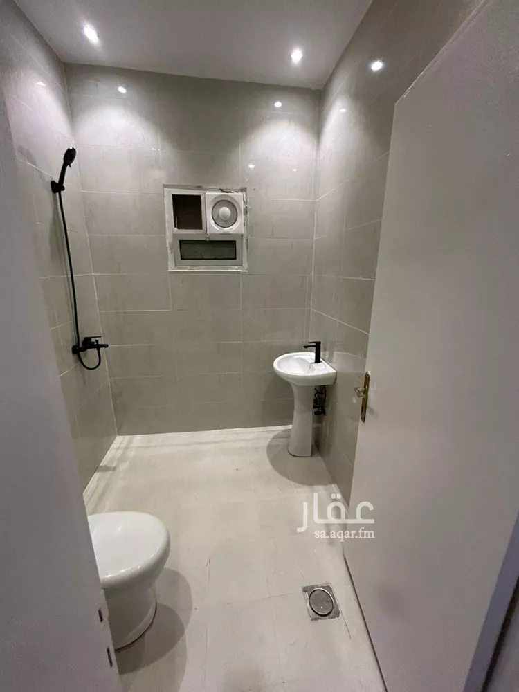 شقة للإيجار في شارع الأمير عبدالله بن سعود بن عبدالله صنيت, حي الصحافة, مدينة الرياض, منطقة الرياض صورة 3