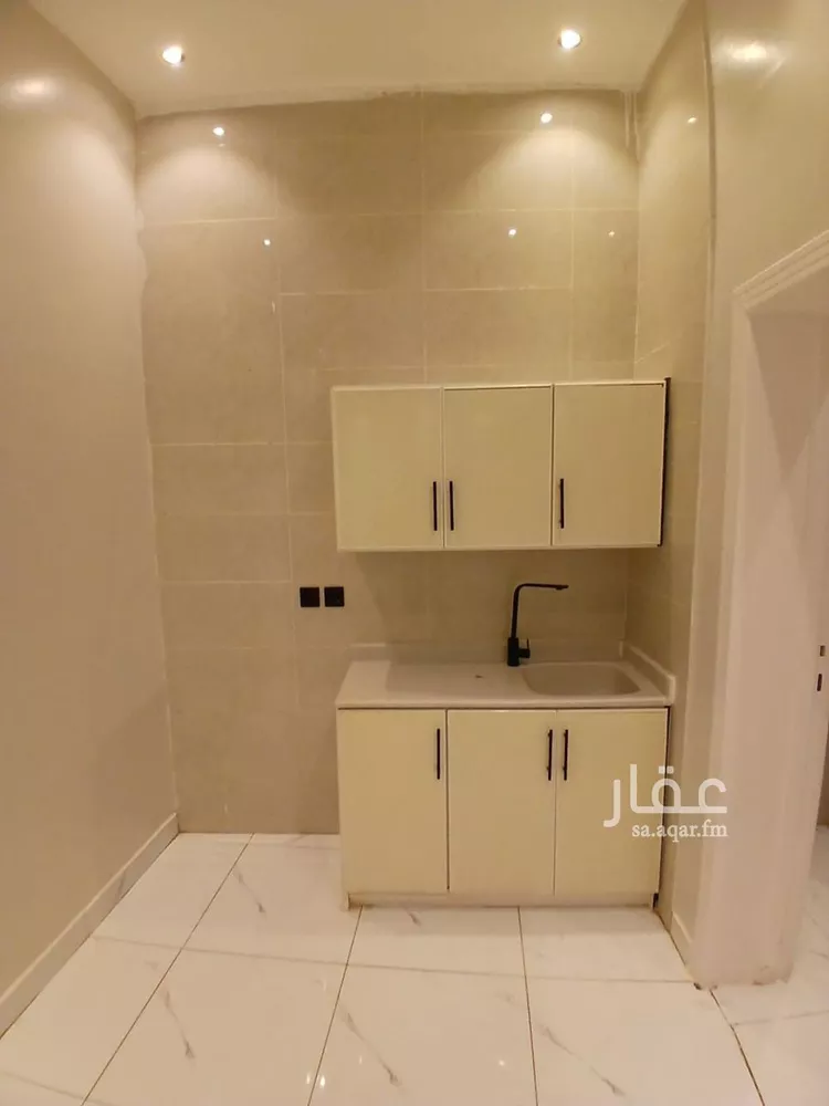 شقة للإيجار في شارع الشيخ حسن بن حسين بن علي, حي إشبيلية, مدينة الرياض, منطقة الرياض صورة 2