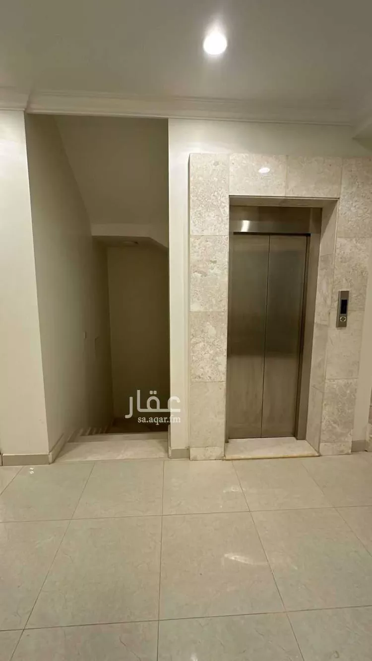 فيلا للبيع في شارع النفيق, حي الملك سلمان, مدينة الرياض, منطقة الرياض صورة 3