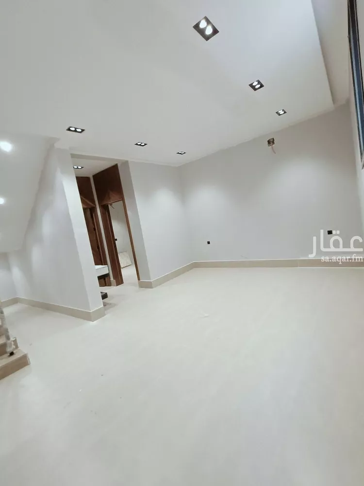 دور للبيع في شارع سليمان الحقيل, حي عكاظ, مدينة الرياض, منطقة الرياض صورة 4