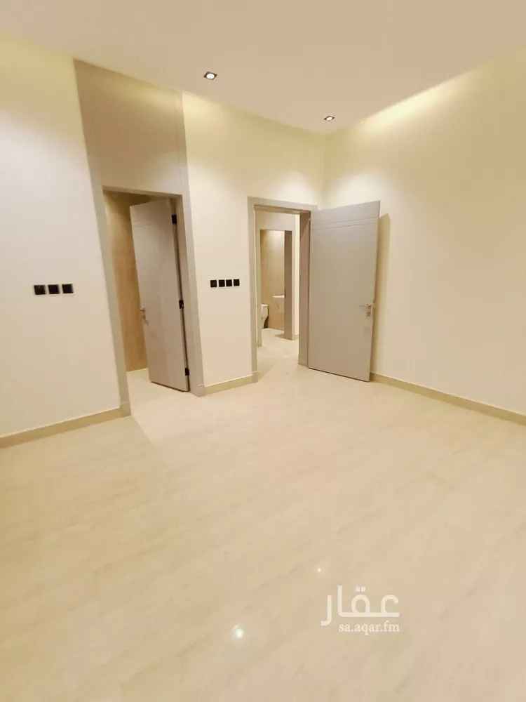 دور للبيع في شارع أبي عبدالله الصقلي ، حي عكاظ ، الرياض ، منطقة الرياض صورة 4