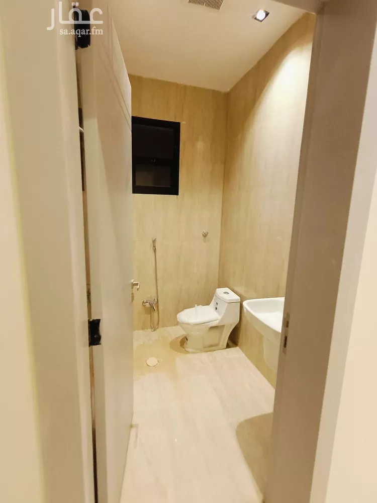 دور للبيع في شارع أبي عبدالله الصقلي ، حي عكاظ ، الرياض ، منطقة الرياض صورة 3