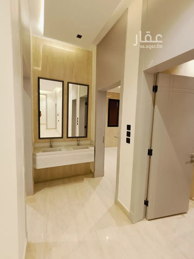 دور للبيع في شارع أبي عبدالله الصقلي ، حي عكاظ ، الرياض ، منطقة الرياض صورة 5