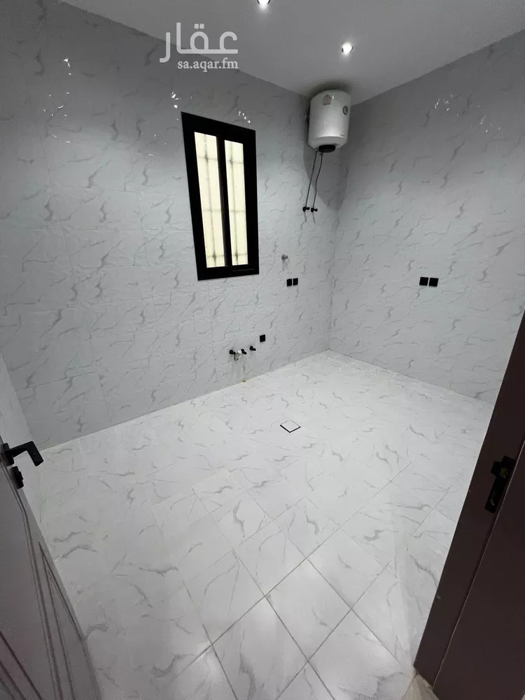 Floor for Rent in Riyadh Al Janadriyah 11