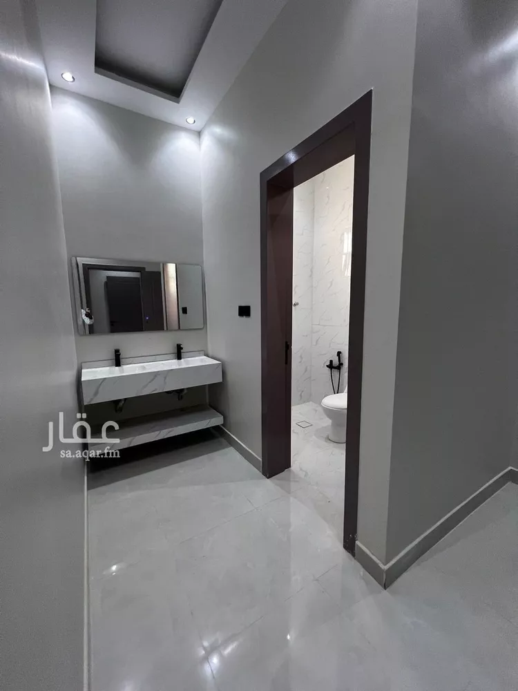 Floor for Rent in Riyadh Al Janadriyah 8
