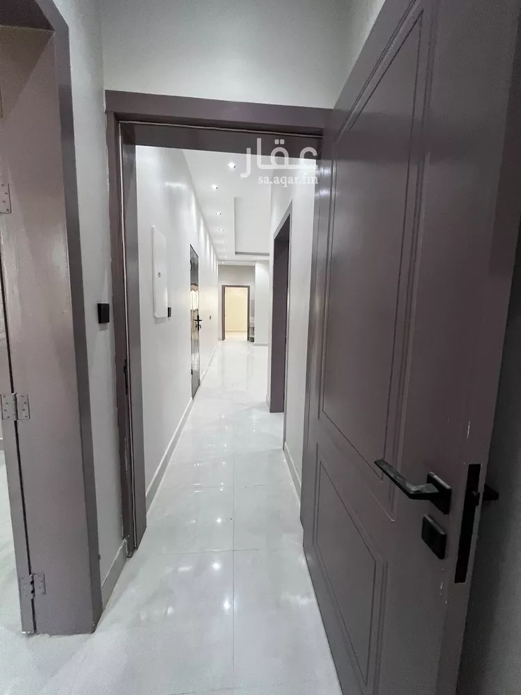 Floor for Rent in Riyadh Al Janadriyah 7