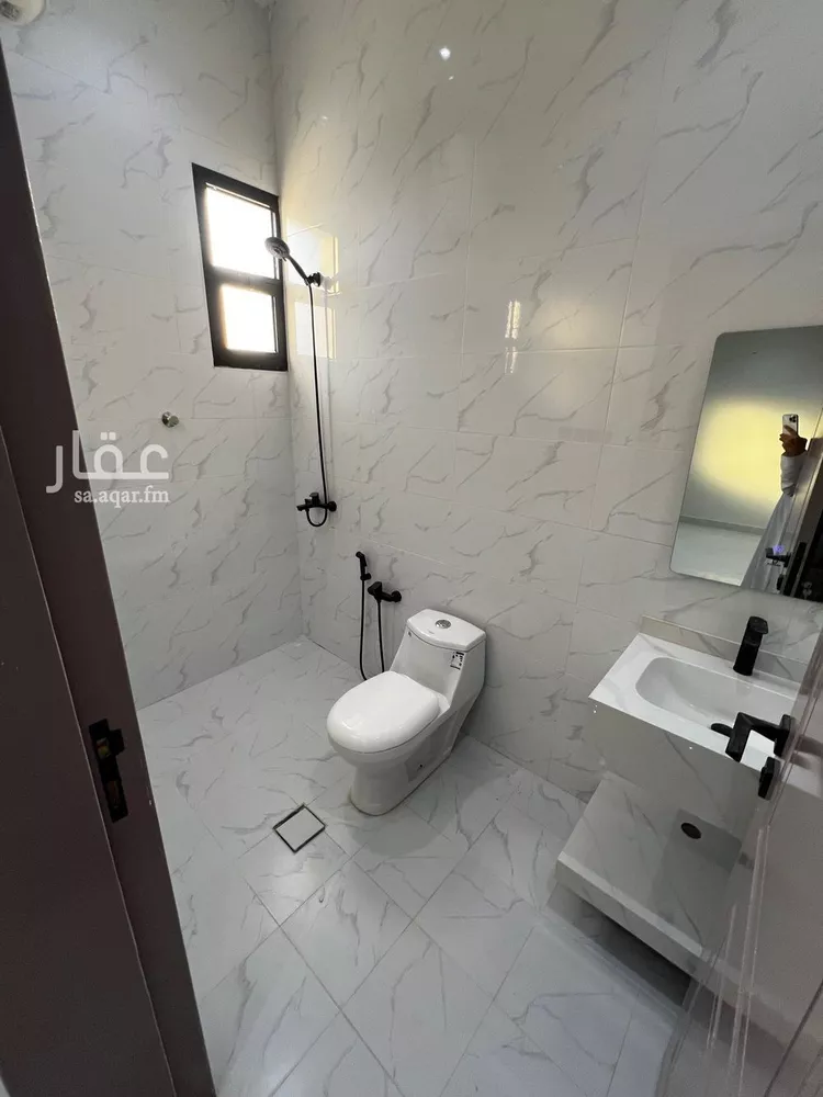 Floor for Rent in Riyadh Al Janadriyah 14